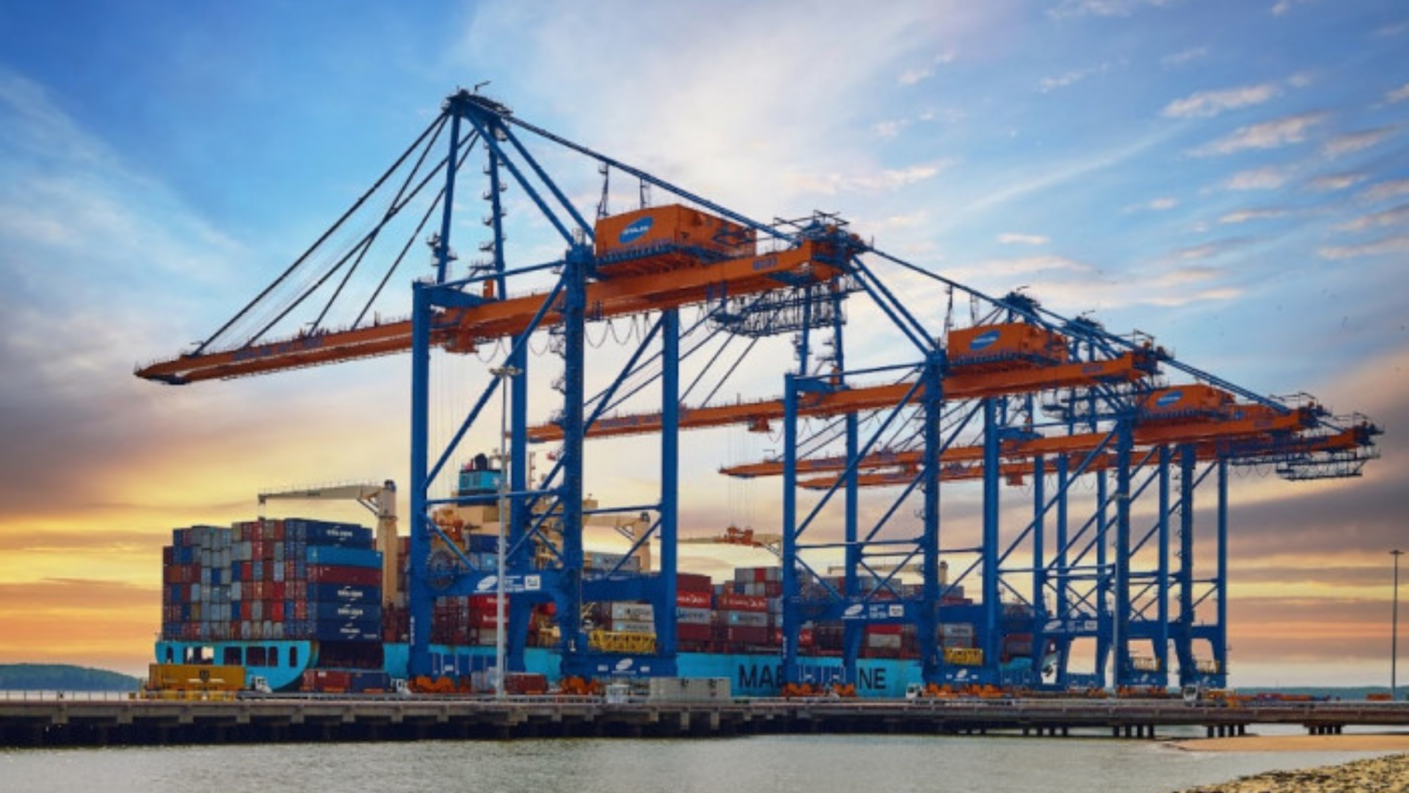 Giá dịch vụ bốc dỡ container tại cảng biển Việt Nam chính thức chưa điều chỉnh