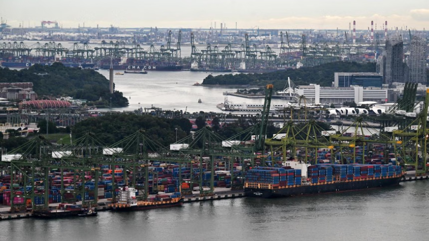 cang-singapore-thiet-lap-ky-luc-moi-ve-so-tau-cap-cang-va-luong-container-xep-do-trong-nam-2024