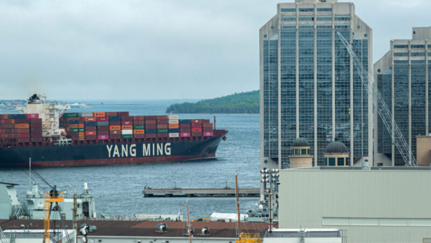 hang-tau-yang-ming-khong-con-dau-hieu-phat-lua-tren-tau-sau-vu-no-container